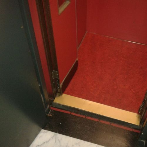 linoleum per cabina ascensore